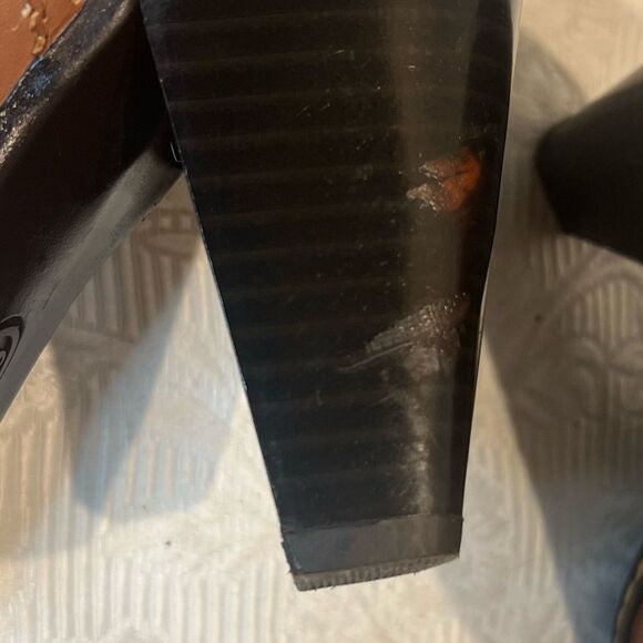 Chic Tan Leather Ankle Booties - Picture 12 of 12